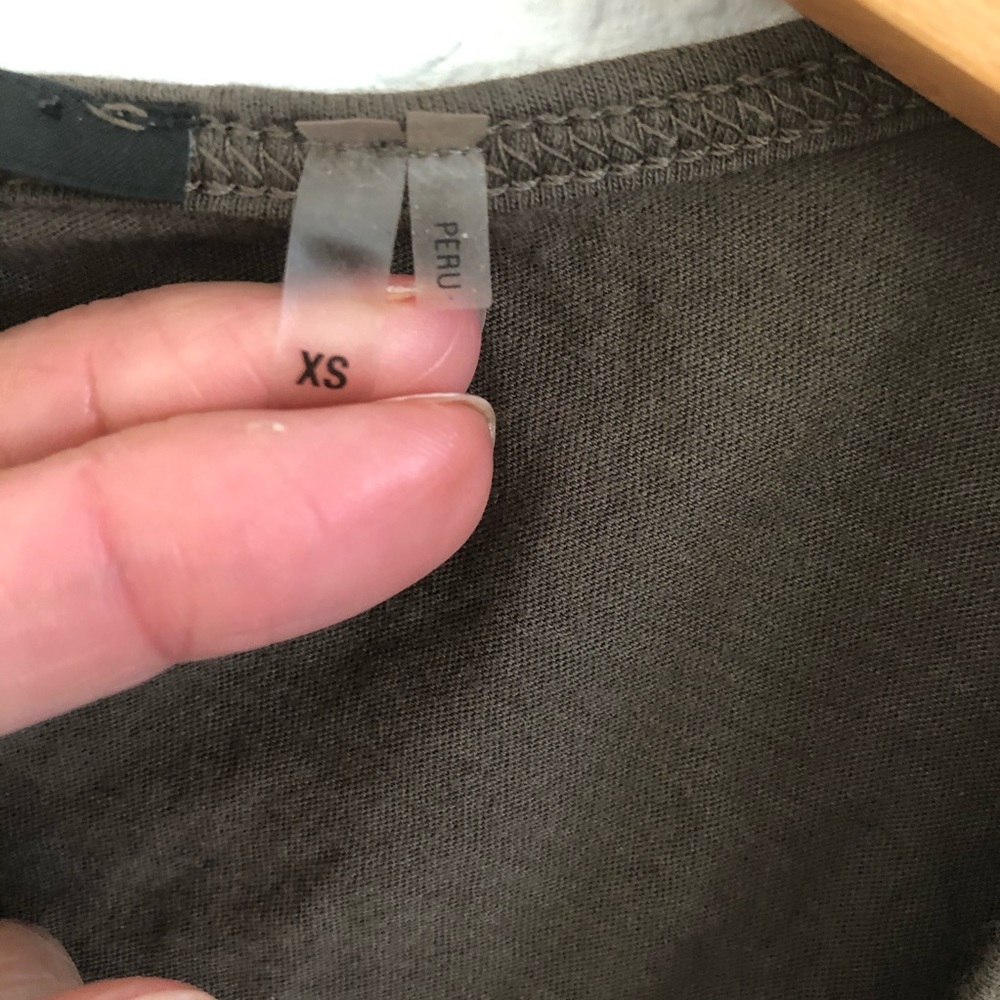 Tahari Bergdore Goodman Olive/ Gold V-Neck Top - Picture 5 of 6